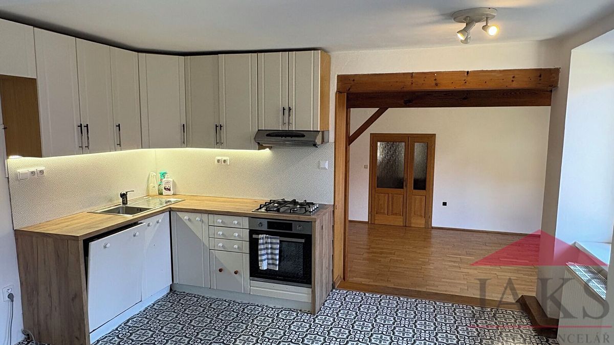 Prodej rodinného domu 200 m², pozemek 808 m²